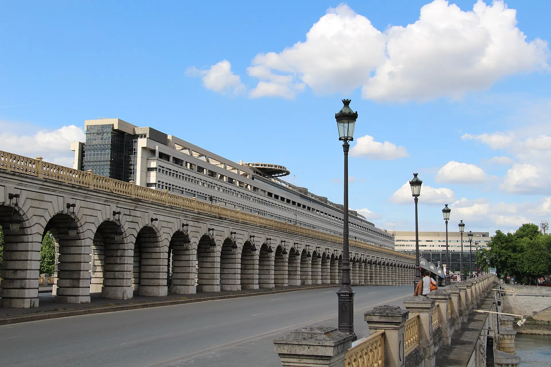 La façade à colonnes du Palais Bourbon, siège de l'Assemblée nationale, à Paris.