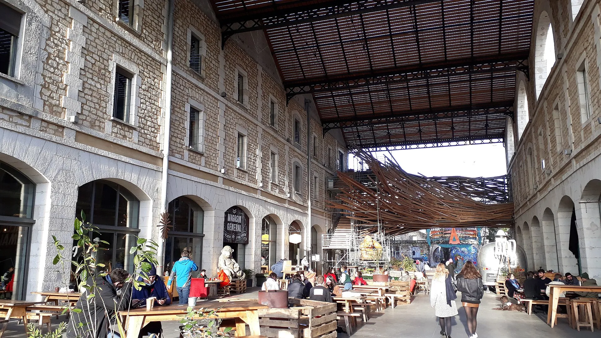 Le Magasin général de l'écosystème Darwin, dans l'ancienne caserne Niel à Bordeaux, au cœur du quartier Bastide Niel où sera construite la future résidence étudiante.